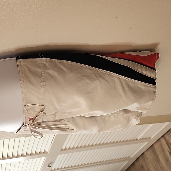 Vans Off The Wall, Size 5, Waist 30”/Inseam 8” Board Shorts, White, Pink, Black - Picture 3 of 6